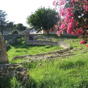 Foto primaverile del Teatro greco romano di Marina di Gioiosa Ionica (RC)